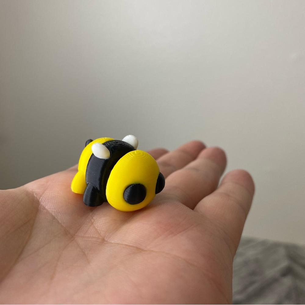 Mini Flexi Yellow Bumblebee Wigglitz 3D Printed Zou Buddy Articulated Fidget toy